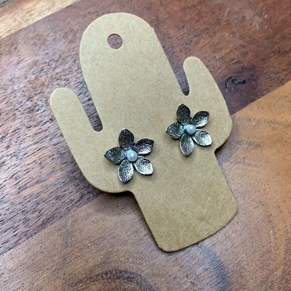 Dainty Silver Flower Pearl Studs Post Earrings - Picture 5 of 6